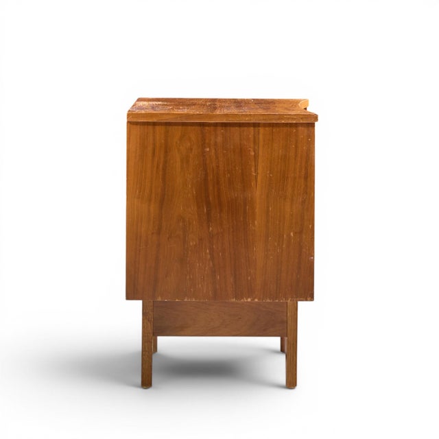 Young Manufacturing Young Manufacturing Mid Century Walnut Curved Front Nightstands - Pair For Sale - Image 4 of 11