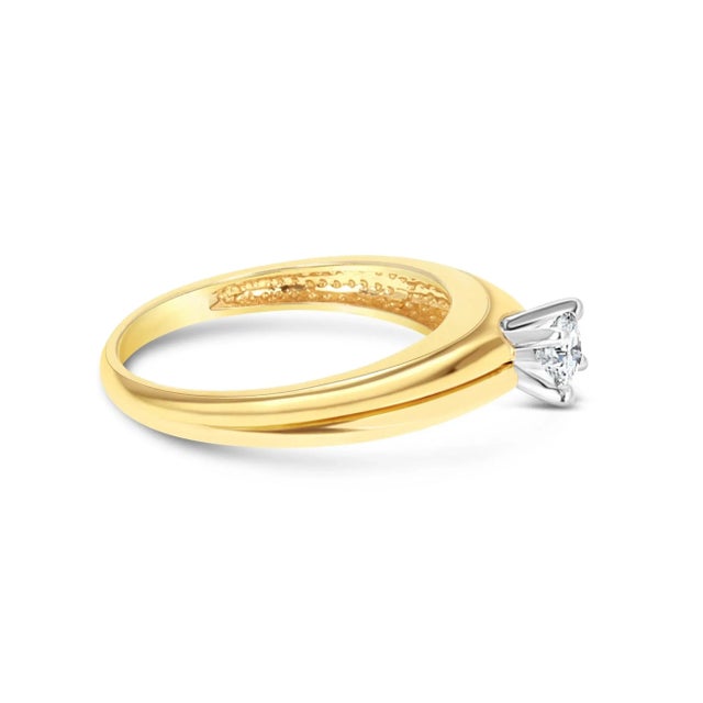 Contemporary One Quarter Carat Diamond Engagement Ring, Size 8 For Sale - Image 3 of 3