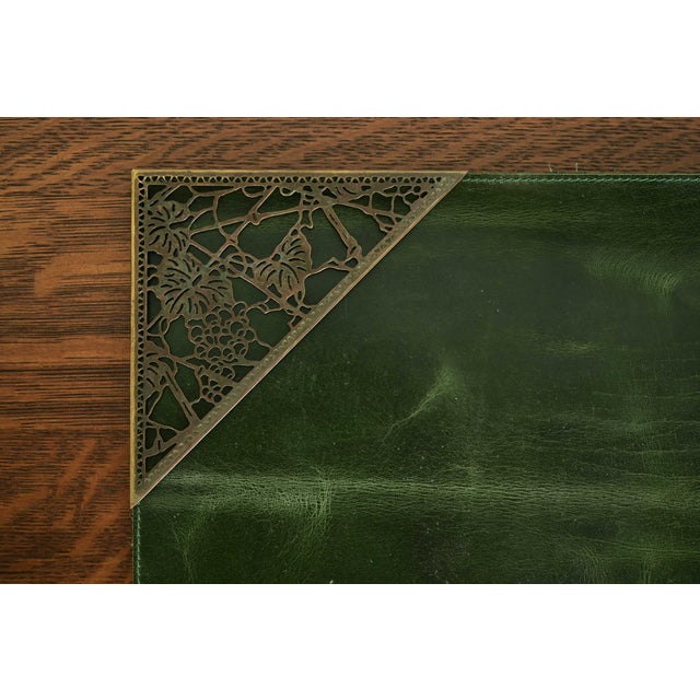 Early 20th Century Tiffany Studios New York Grapevine Bronze Blotter Corners With Leather Desk Blotter For Sale - Image 5 of 13