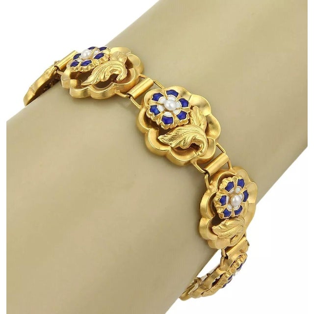 This is a lovely and elegant estate gold bracelet, well crafted from solid 14k yellow gold with a fine polished finish, it...