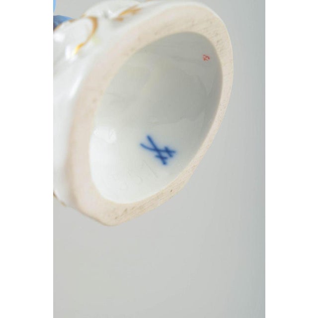 Black Meissen. Porcelain Figure of a Harlequin in a Classic Commedia Dellarte Costume. For Sale - Image 8 of 10