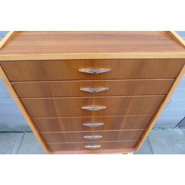 Mid-Century Modern Mid-Century Chest of Drawers in Walnut and Maple with Brass Handles, 1950s For Sale - Image 3 of 17