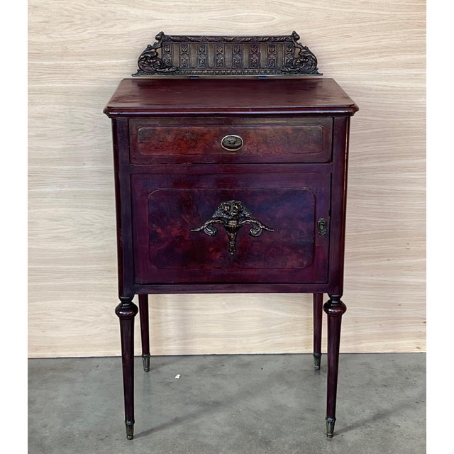Late 19th Century Pair of French Mahogany Nightstands with Drawer, Door and Bronze Crest For Sale - Image 16 of 18