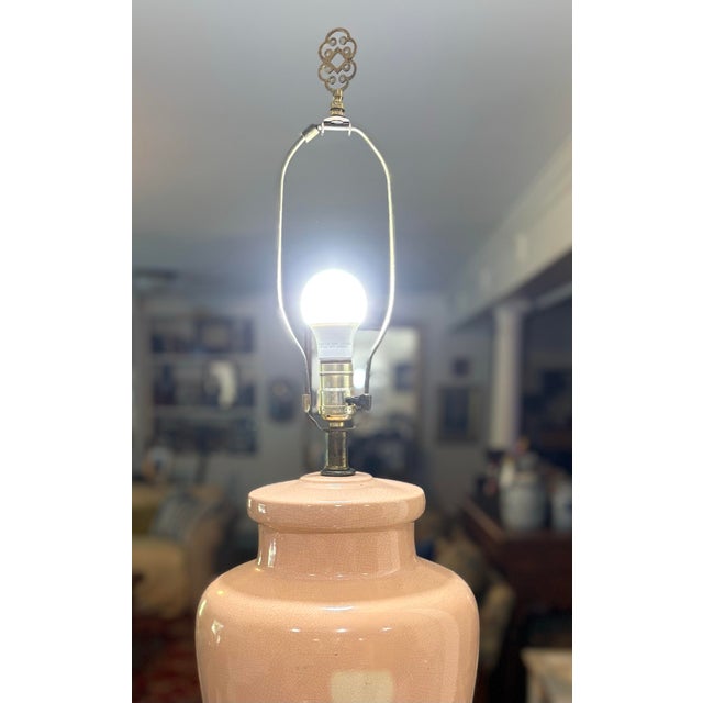 Late 20th Century Large Coral Colored Crackle‑Glaze Ginger Jar Table Lamp With Wooden Ming Base for Palm Beach Regency or Coastal Decor. See Photos! For Sale - Image 9 of 10
