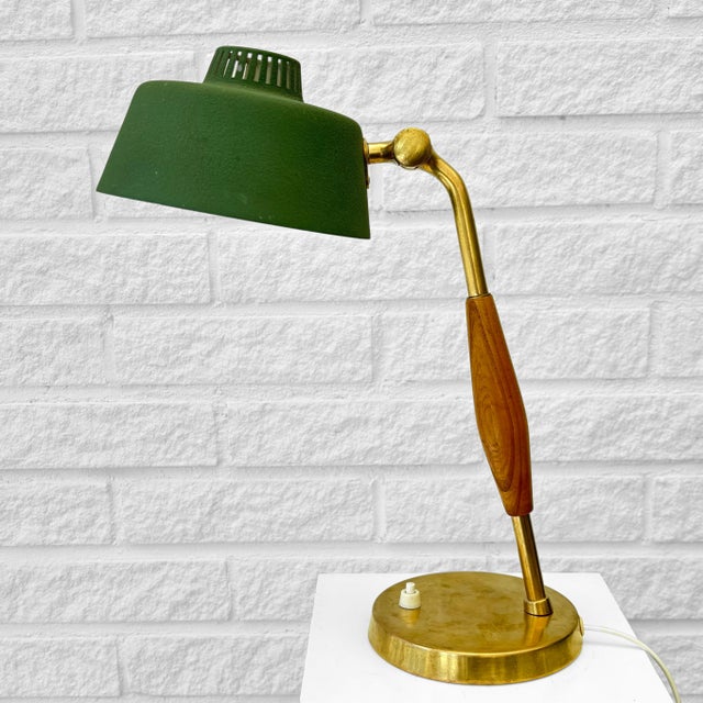 32966 Desk Lamp in Brass & Elm by Bertil Brisborg for Nordiska Kompaniet, Sweden, 1950s For Sale - Image 6 of 15