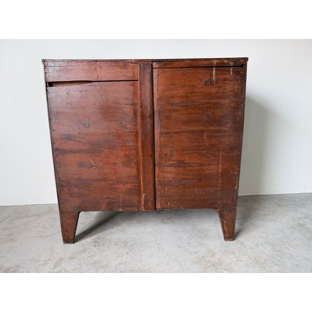 Brown 19th Century English Mahogany Bowfront Chest of Drawers For Sale - Image 8 of 13