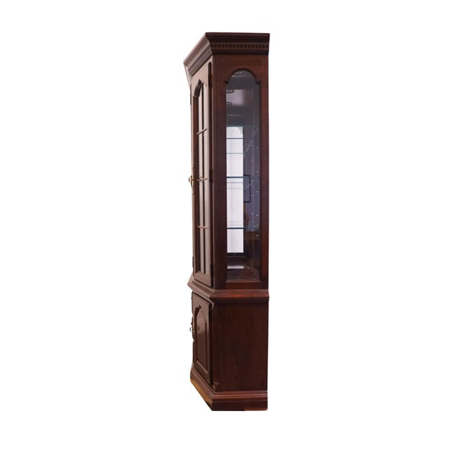 Thomasville Furniture Collector's Cherry 63" Buffet W. Lighted Display China Cabinet 10121-425 / 10121-426 For Sale - Image 12 of 17