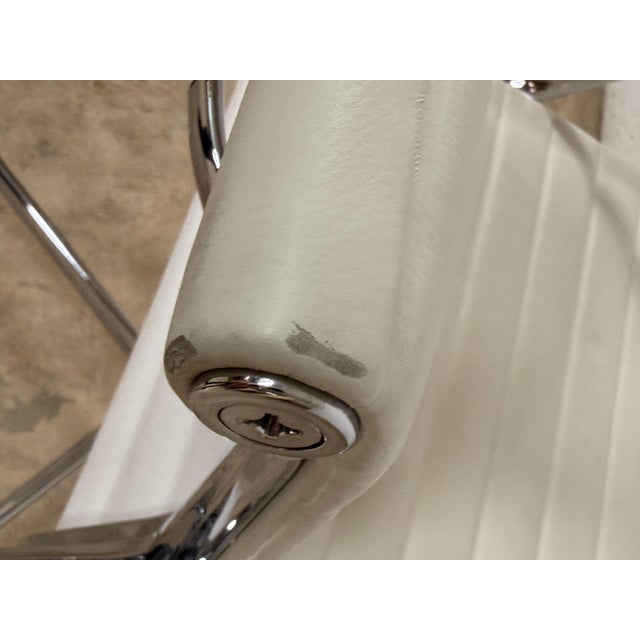 EA 117 Aluminium Desk Chair in White Leather and Chrome by Charles and Ray Eames for Vitra For Sale - Image 10 of 12