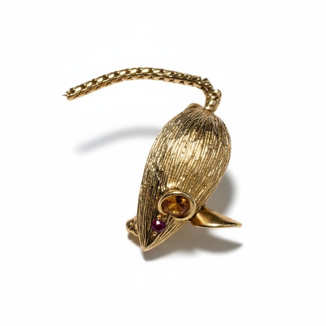 1990s 14k Yellow Gold Mouse Brooch With Ruby Eyes and Flexible Tail For Sale - Image 10 of 11