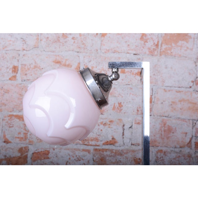 This table lamp is an exceptional example of early European modernism and Bauhaus design from 1920s France. This rare...