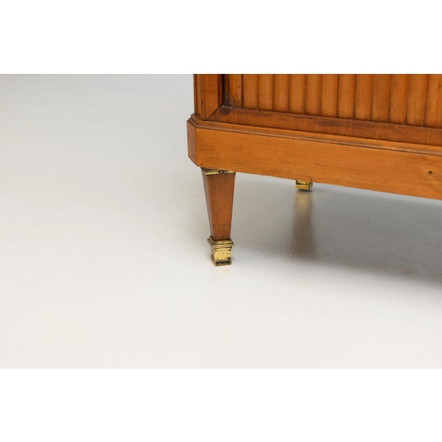 Brown Satinwood Display Cabinet, 1930s For Sale - Image 8 of 10