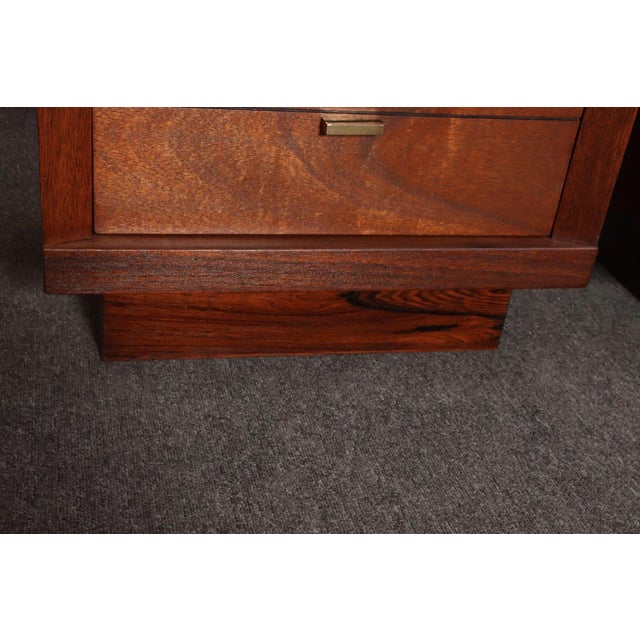 Pair of Mid-Century Modern Stained Mahogany and Brass Two-Drawer Nightstands For Sale - Image 16 of 18