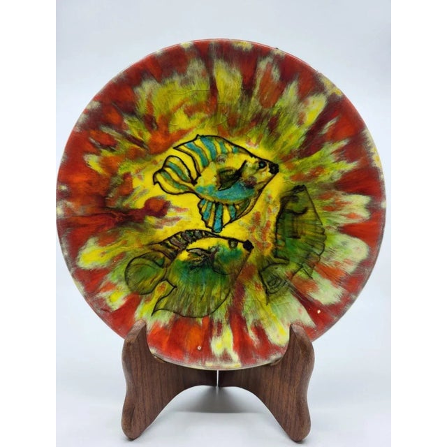 The ceramic plate richly decorated with multicolored exotic fish is an emblematic work of the Breton artist Yves-Alain...