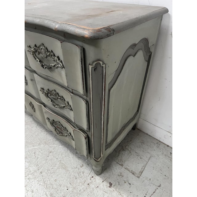 Louis XV Style Bow Chest of Drawers in Patinated Oak For Sale - Image 3 of 15