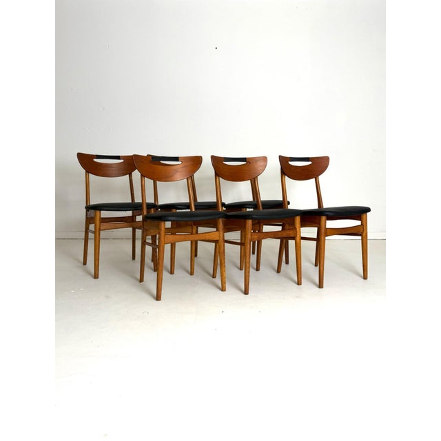 Danish Dining Chairs – Oak/Teak, 1960s A refined set of Danish dining chairs from the 1960s, showcasing classic...
