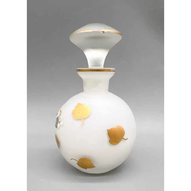 Vintage White & Gold Hand-Painted Floral Glass Perfume Bottle – Victorian Style For Sale - Image 9 of 10