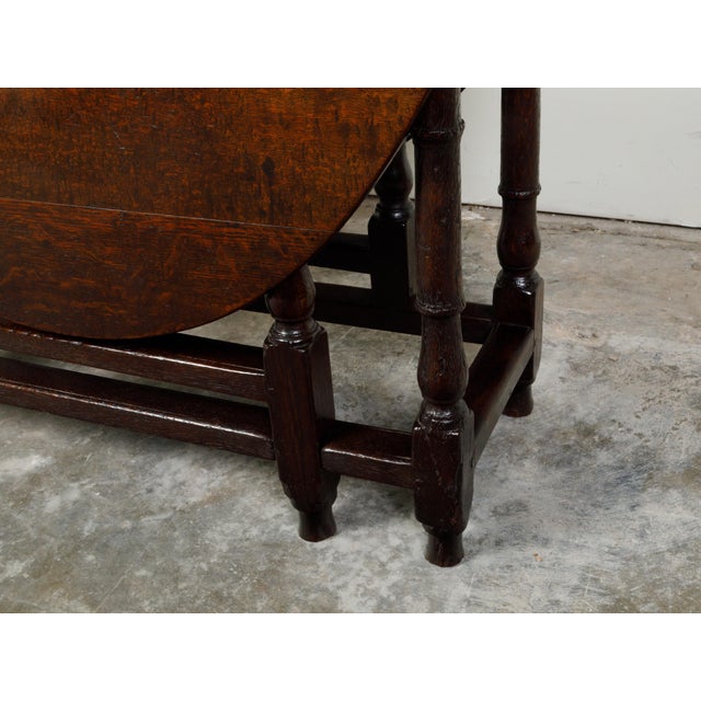 English English 18th Century Oval Top Drop-Leaf Gateleg Table with Turned Legs For Sale - Image 3 of 11
