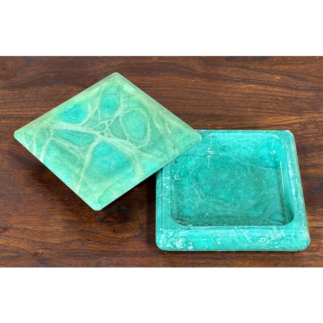 Mid 20th Century Vintage Italian Green Alabaster Swivel Top Lidded Vanity / Trinket Box For Sale - Image 5 of 8