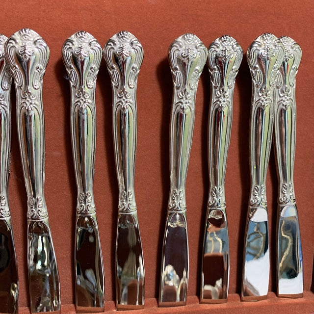 Godinger Vintage Grand Master by Godinger Silver-Plated Flatware Set – Service for 12 With Wooden Chest - 65 Pieces For Sale - Image 4 of 6