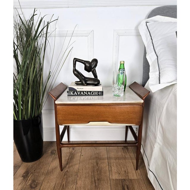 Very elegant and refined Italian 1950s Mid-Century Modern Neoclassical pair of night stands bed side tables with greatly...