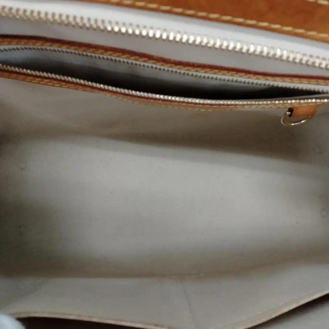 A 2002 Louis Vuitton Brea Monogram Yellow Vernis Patent Leather Shoulder Bag For Sale - Image 6 of 18