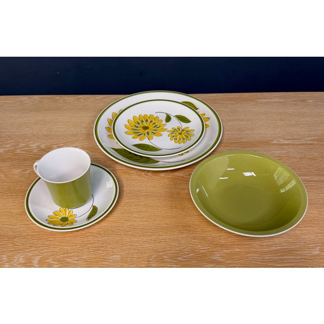 Mikasa 1970s Mikasa "Tampa" Dinnerware Set, 12 Place Settings, Avocado Green & Yellow - 74 pcs For Sale - Image 4 of 13