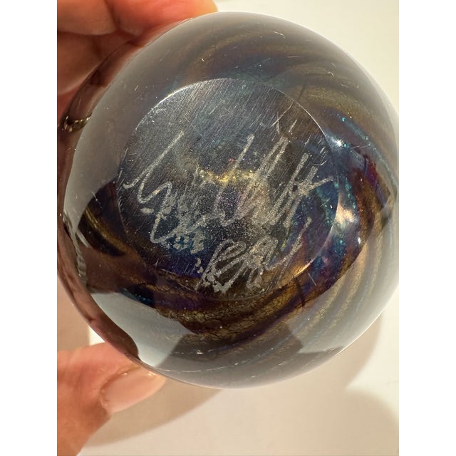 Postmodern Robert Eickholt 1984 Signed Iridescent Art Glass Bud Vase Blue Purple Gold For Sale - Image 3 of 7