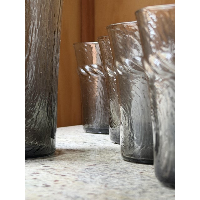 Mid-Century Modern Mid-Century Modern Smoky Grey Woodgrain Bark Glass Pitcher and Tumbler Set, 1970, Set of 5 For Sale - Image 3 of 16