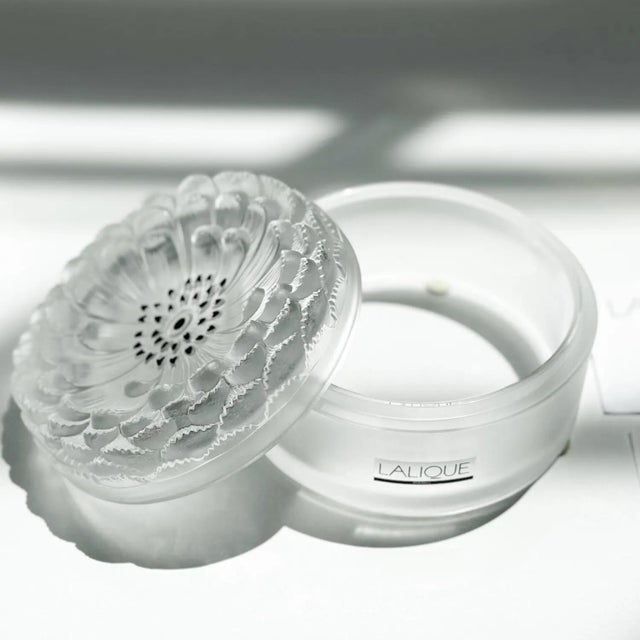 Mid-Century Modern Vintage Lalique ‘Dahlia’ Crystal Powder Vanity Box For Sale - Image 3 of 6