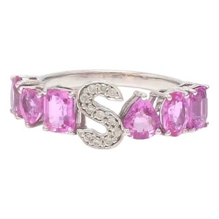 Natural 2.66 cts pink sapphire & 0.06 cts diamond S alphabet ring in 18k gold For Sale