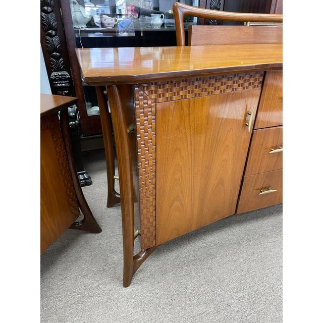 1960s Mid Century Modern 1960 Bedroom Bowtie Dresser, Designed by Piet Hein, Daniel Jones, Floating Sculptural, Walnut Wood, Attributed For Sale - Image 5 of 12
