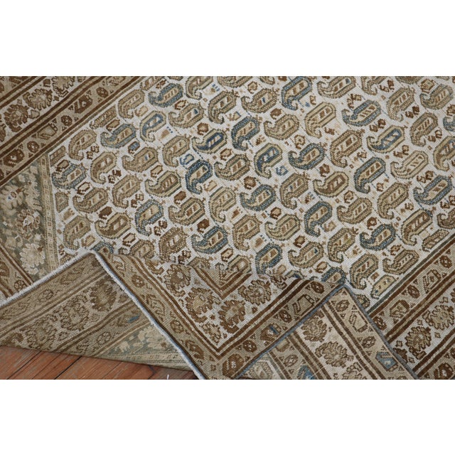 American Late 20th Century Paisley Malayer Rug in Clear White Blue Brown Hues For Sale - Image 3 of 6