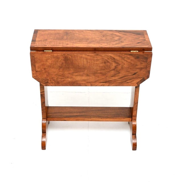 1930s Art Deco Figured Walnut Occasional Drop Leaf Side Table, 1930 For Sale - Image 5 of 10