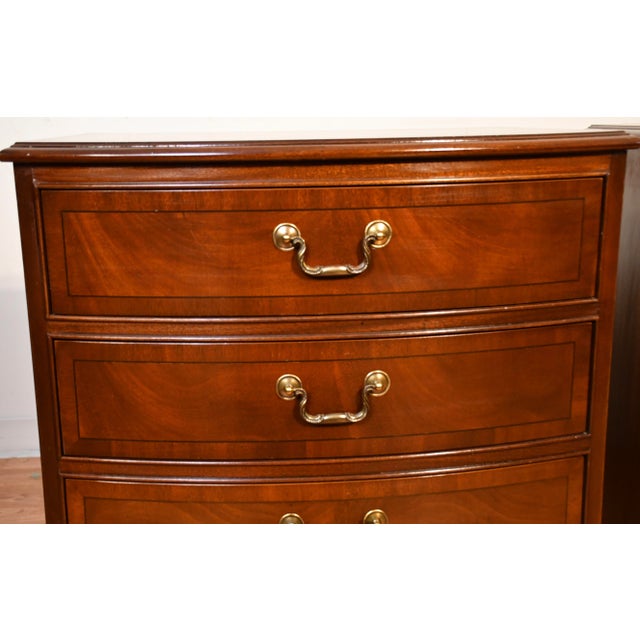 1940s 1940s Vintage Ethan Allen Regency Style Mahogany Pair of Nightstands For Sale - Image 5 of 13