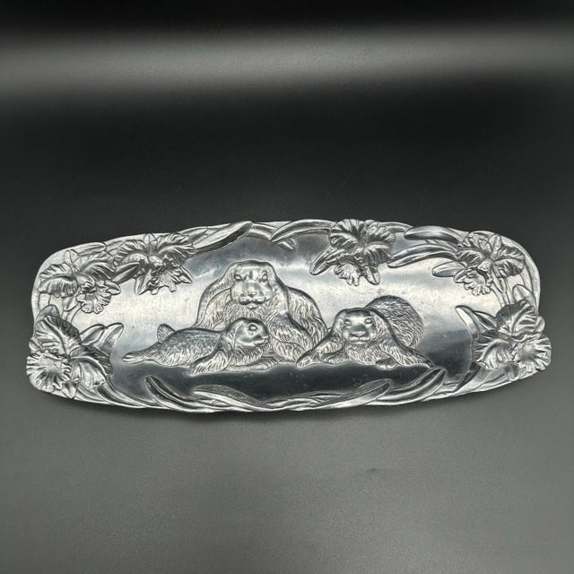 This vintage 1994 Arthur Court oblong platter is perfect for Easter celebrations. The bunnies and the hibiscus flowers in...