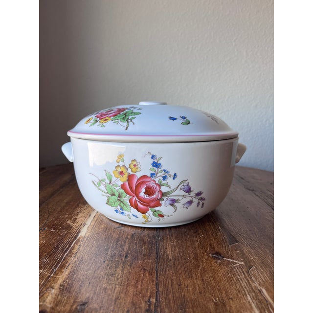 English 1990s Spode Marlborough Sprays Collection Serveware 2.5 Quarts Casserole Dish For Sale - Image 3 of 7