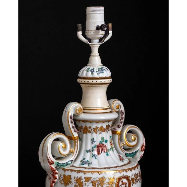 Chinese Export Style Armorial Porcelain Vases as Lamps, Pair For Sale - Image 4 of 4
