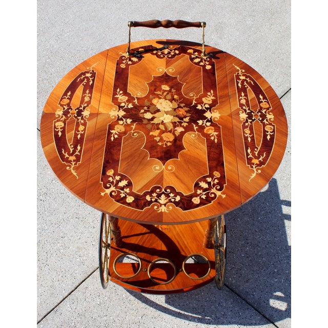 1960s Italian Tea Cart - Mid-Century Sorrento-Style Marquetry Inlaid Wood & Brass Rolling Bar Cart - Made in Italy For Sale - Image 5 of 18