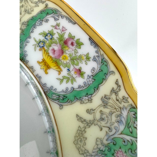 Art Deco 1930's Art Deco Meito Japan Hand-Painted Porcelain Dinner Plates, Set of 8 – Gilt & Emerald Cartouche Design For Sale - Image 3 of 15