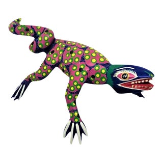 Oaxaca Alebrije Iguana Figurine Signed by Rafael Mendoza - Late 20th Century For Sale
