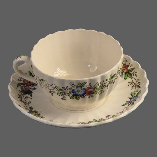 English Vintage Spode Copeland England Felicity Floral Pattern 4 Tea Cups & Saucers - 8 pcs For Sale - Image 3 of 7