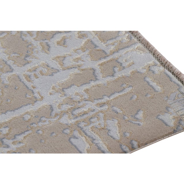 Rug & Kilim’s Modern Abstract Rug in Beige and Gray For Sale In New York - Image 6 of 7