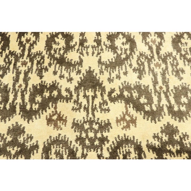 Modern Style Transitional Rug, 03'00 X 04'10 For Sale - Image 4 of 9