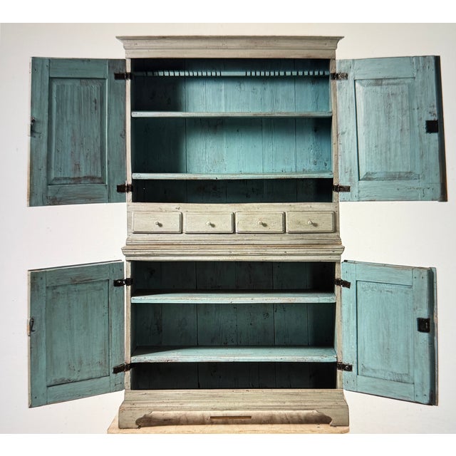 Antique Swedish Wardrobe, 1800s, in Good conditions. Designed before 1890