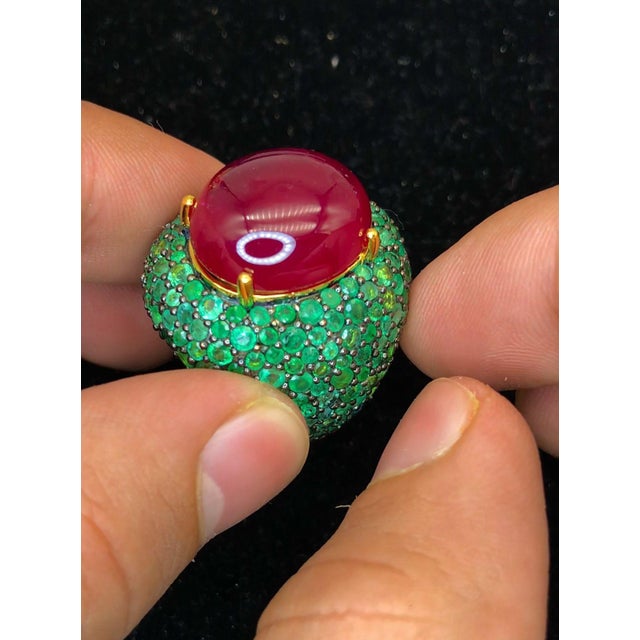 Early 21st Century Bochic "Orient" Natural Emerald & Ruby Cocktail Ring Set In 18K Gold & Silver For Sale - Image 5 of 12