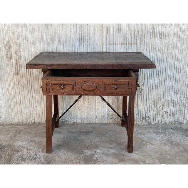Spanish 1880s Walnut Side Table or Lady Desk, Carved Legs and Iron Stretcher For Sale In Miami - Image 6 of 13