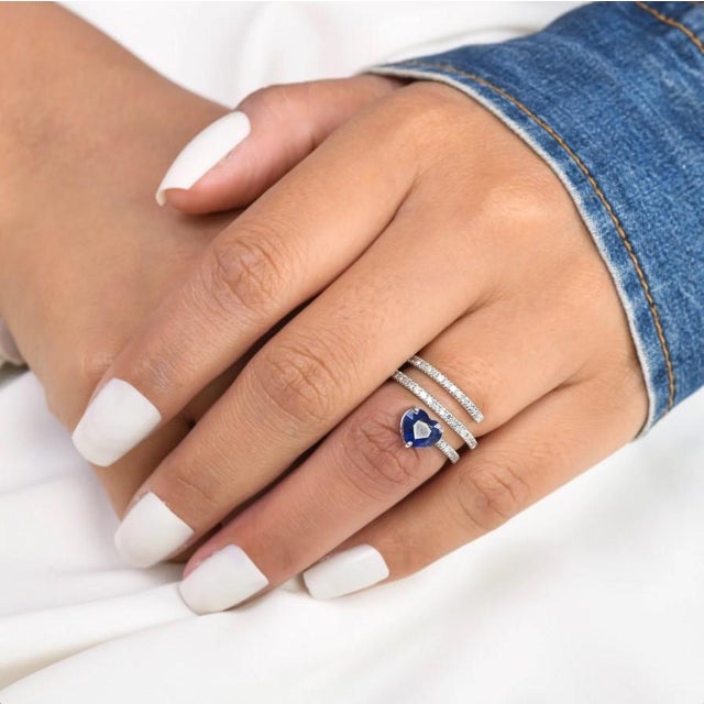 Natural 1.58 cts blue sapphire heart & 0.48 cts diamond ring in 18k gold For Sale - Image 12 of 18