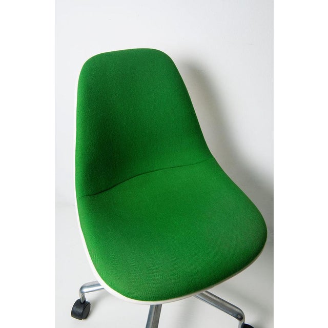Fiberglass PSC Chair by Eames for Herman Miller, 1960s For Sale - Image 6 of 8