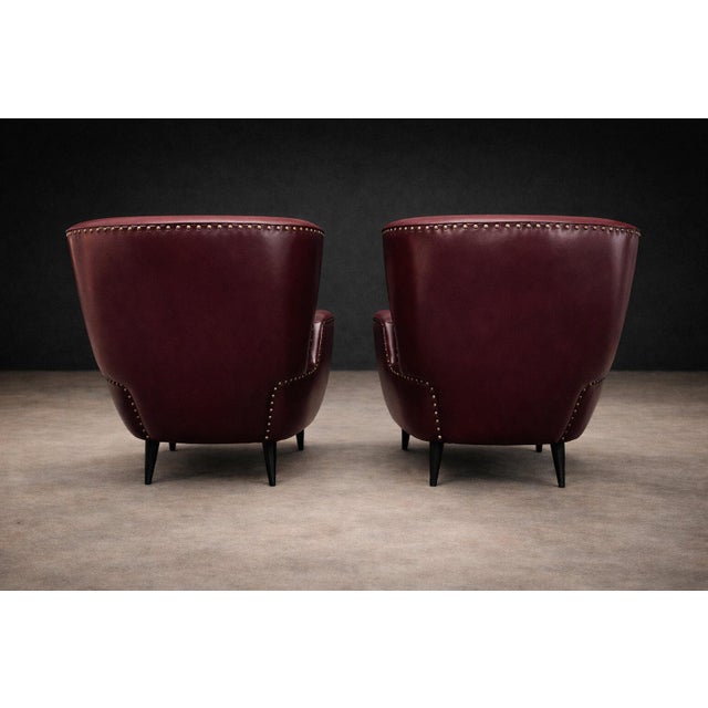 Mid-Century Modern Pair of Brazilian Modernist Armchairs in Hardwood, Burgundy Leather & Bouclé by Carlo Hauner, 1950s – Lot 466 For Sale - Image 3 of 15