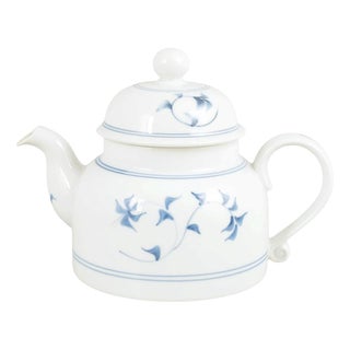 Porcelain Noblesse Teapot with Stylised Floral Motif from Royal Copenhagen, 1980s For Sale